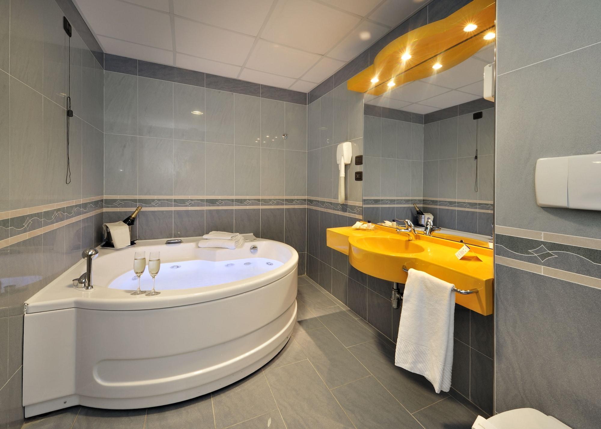 Hotel Blu - Sure Collection By Western Collegno