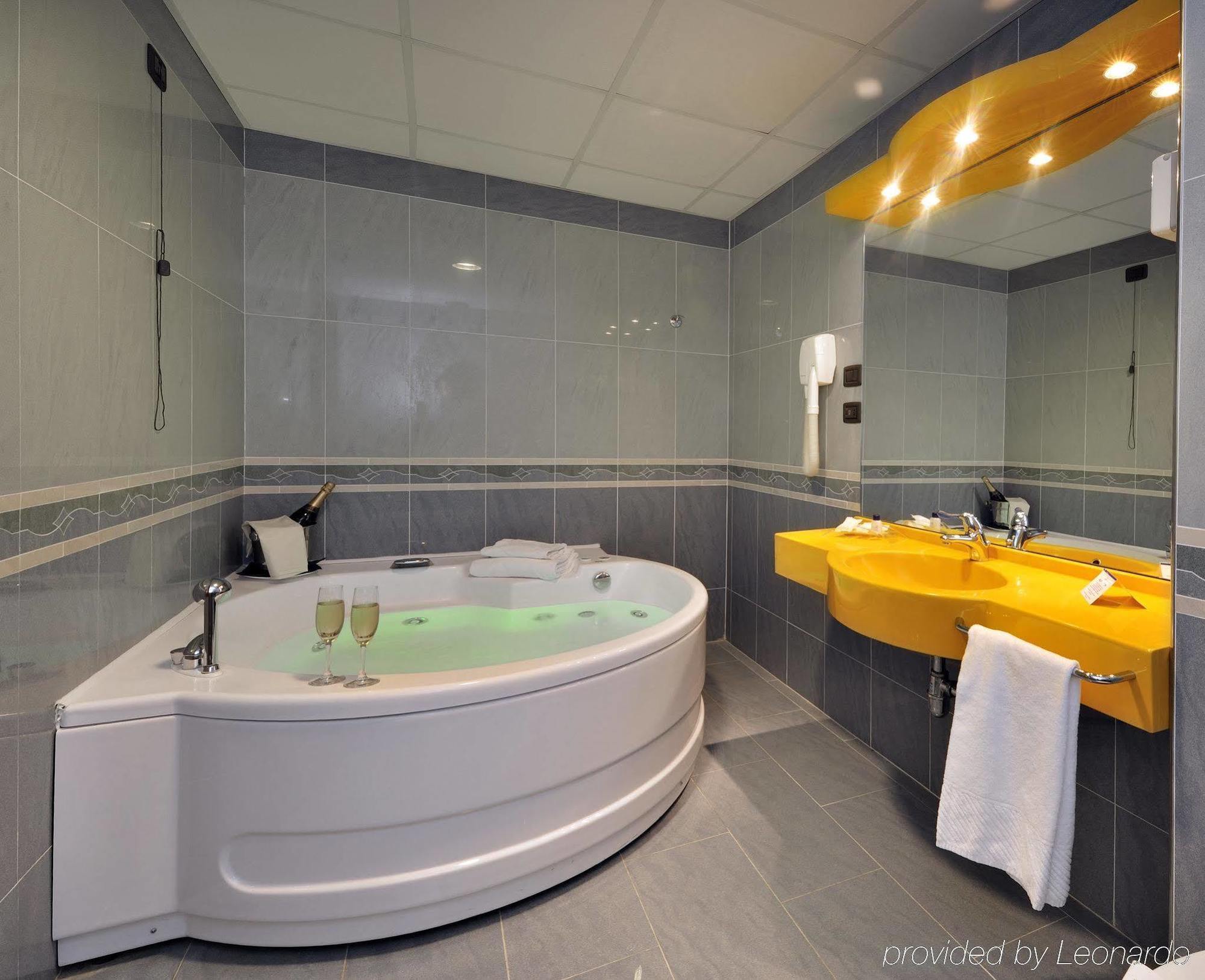 Hotel Blu - Sure Collection By Western Collegno